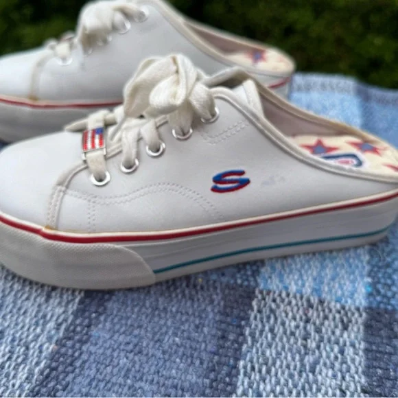 Skechers white Slip-On platform Sneakers with USA 🇺🇸 flag diamond Accents size 7 - Picture 4 of 9